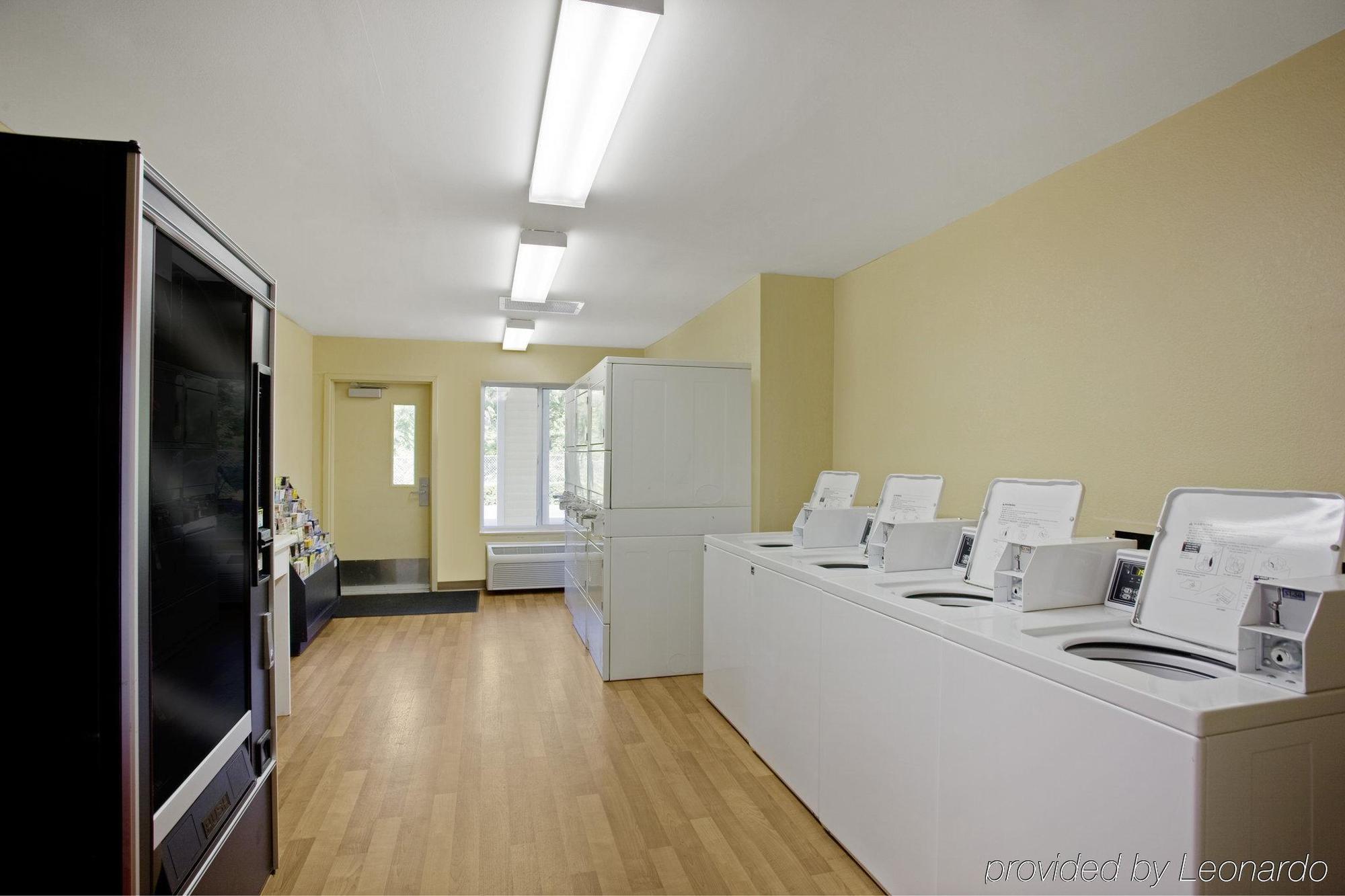 Hometowne Studios By Red Roof Fresno - West Faciliteter billede